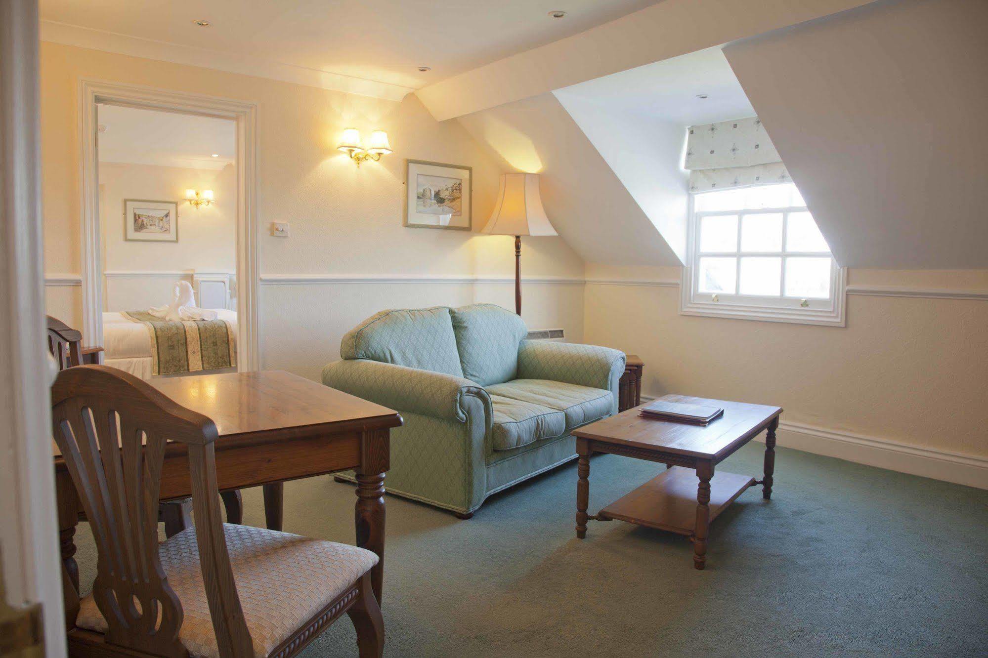 The Falcon Hotel 3*